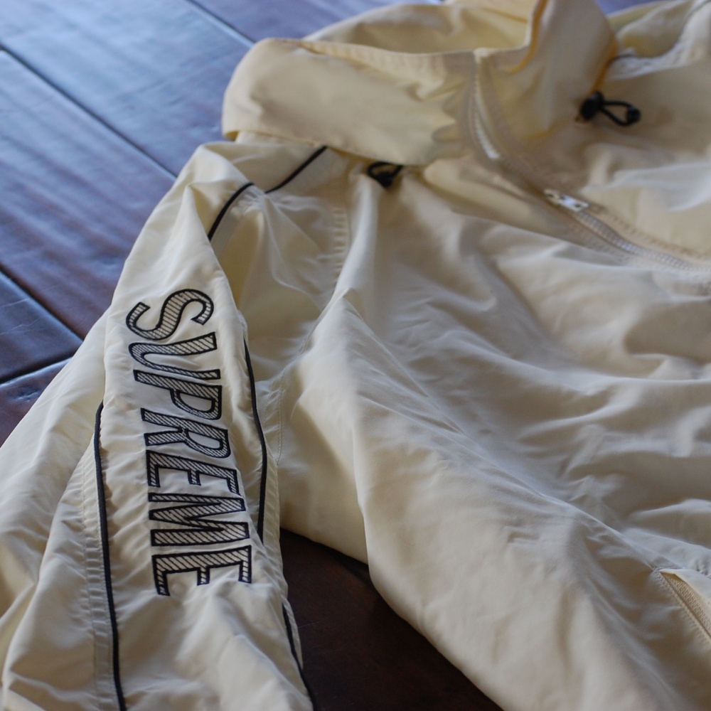 AUTHENTIC Supreme Cream Windbreaker